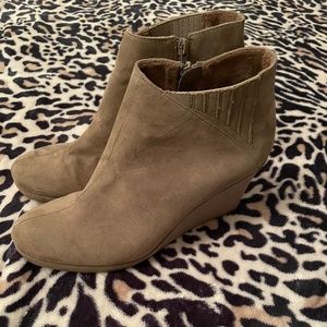 Brown boot/wedges